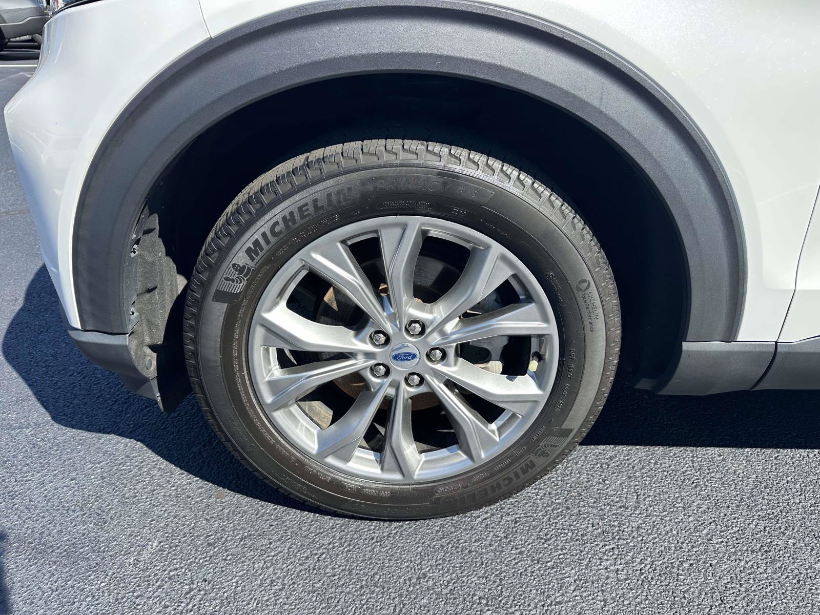 Used 2023 White Ford Limited image 8