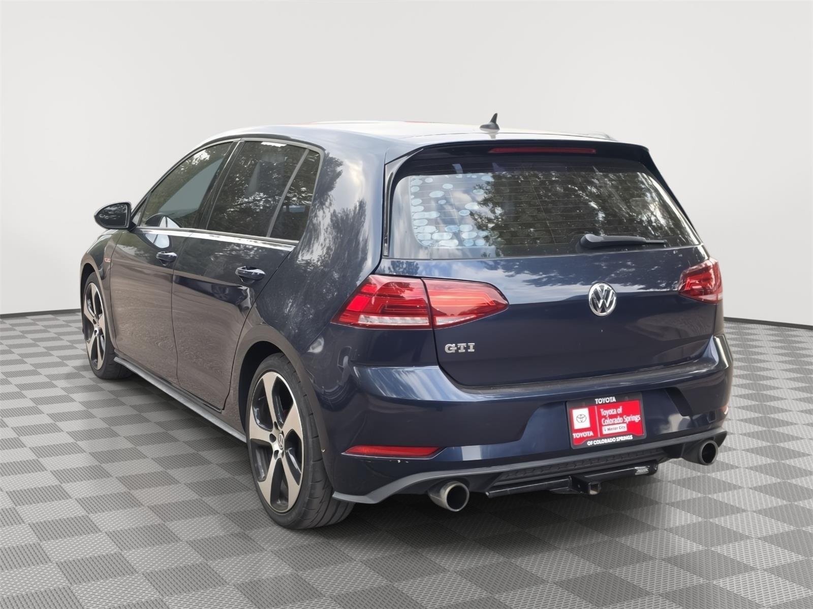 Used 2018 Night Blue Metallic Volkswagen S image 10