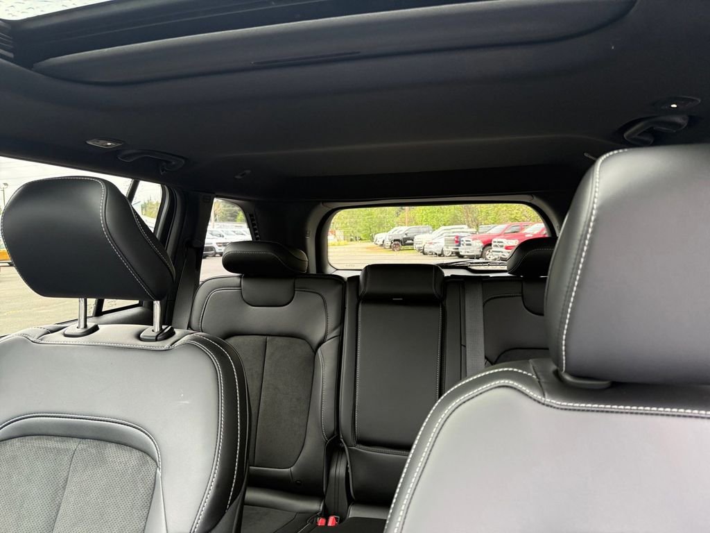 New 2026 Baltic Gray Metallic Clear-Coat Exterior Paint Jeep Altitude image 25