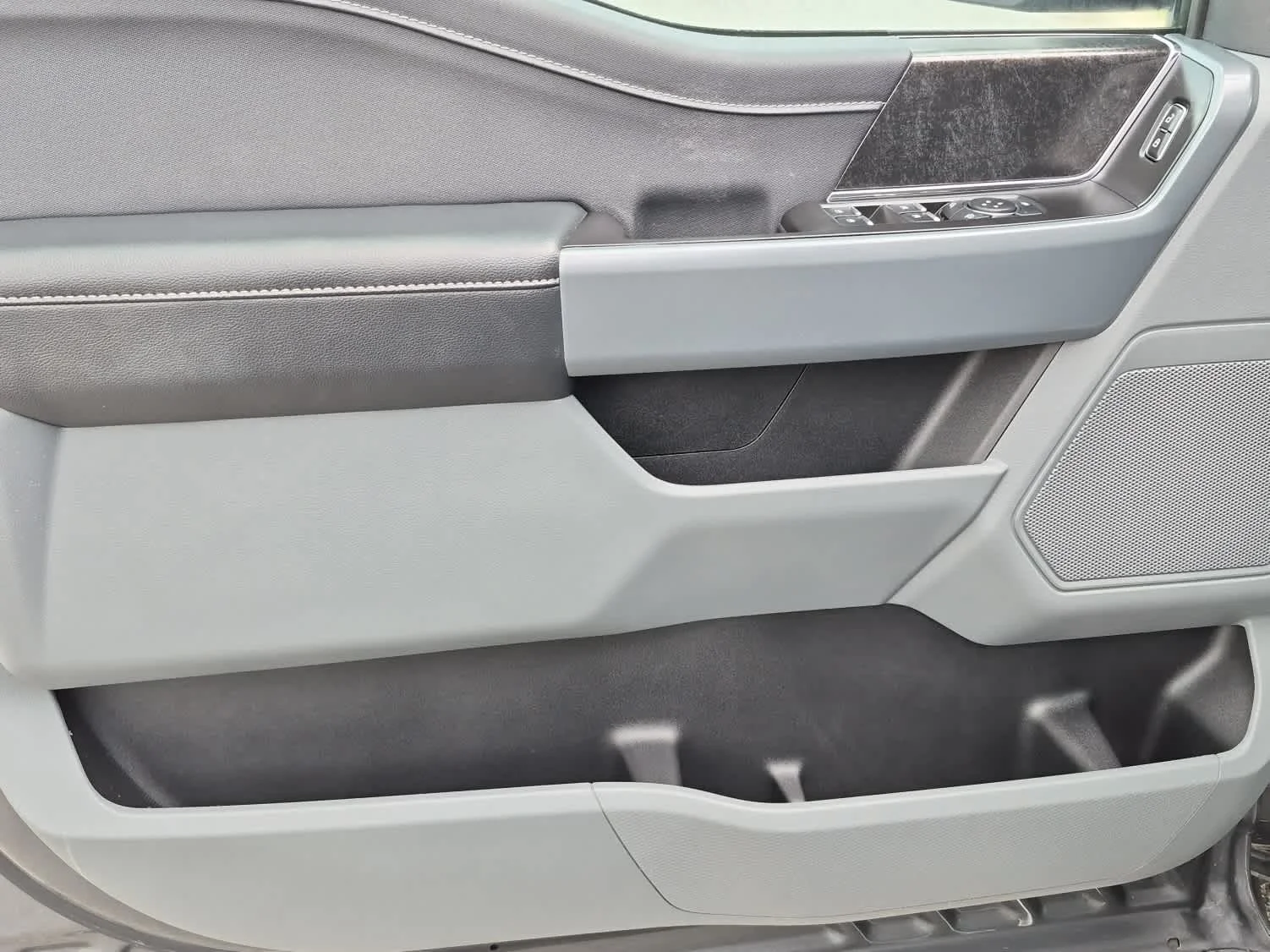 Used 2023 Carbonized Gray Ford XLT image 9