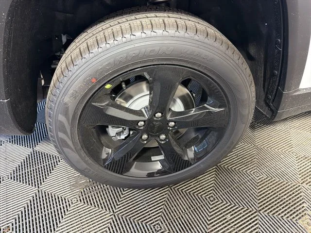 New 2026 White/off-white Jeep Limited image 7