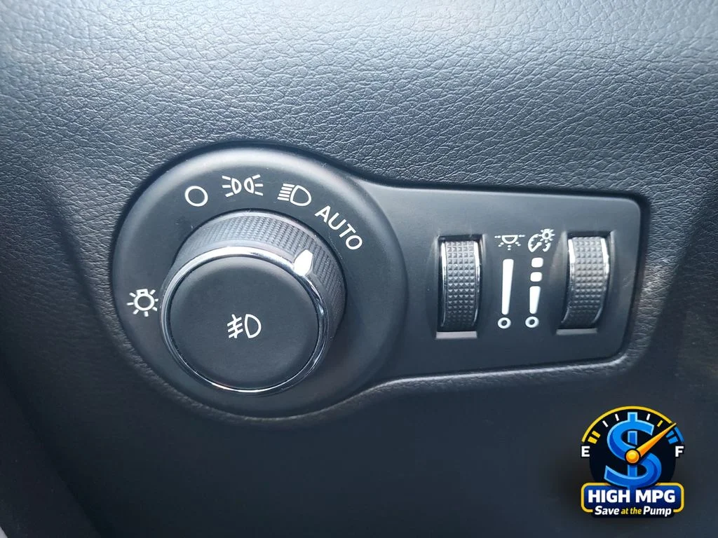 Used 2025 Blue Jeep Limited image 18