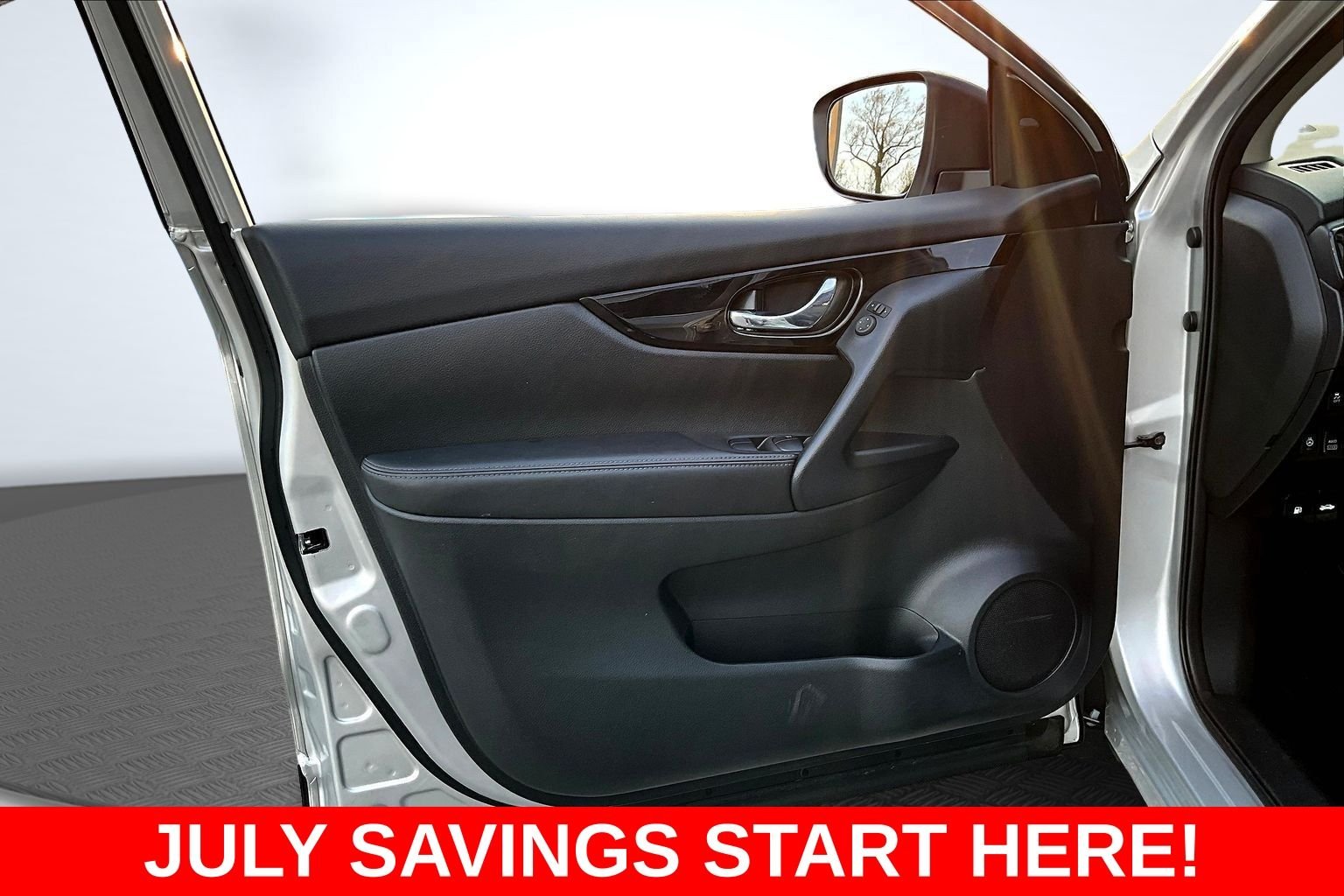 Used 2022 Silver Nissan SL image 26