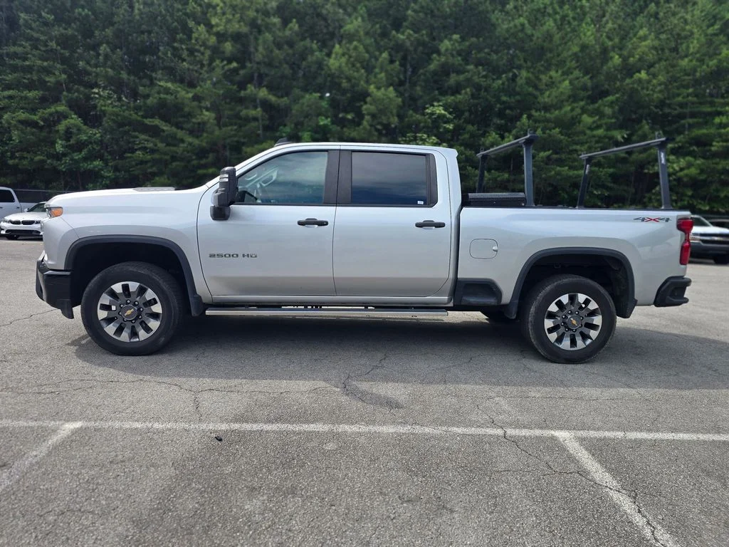 Used 2022 Silver Chevrolet Custom image 4