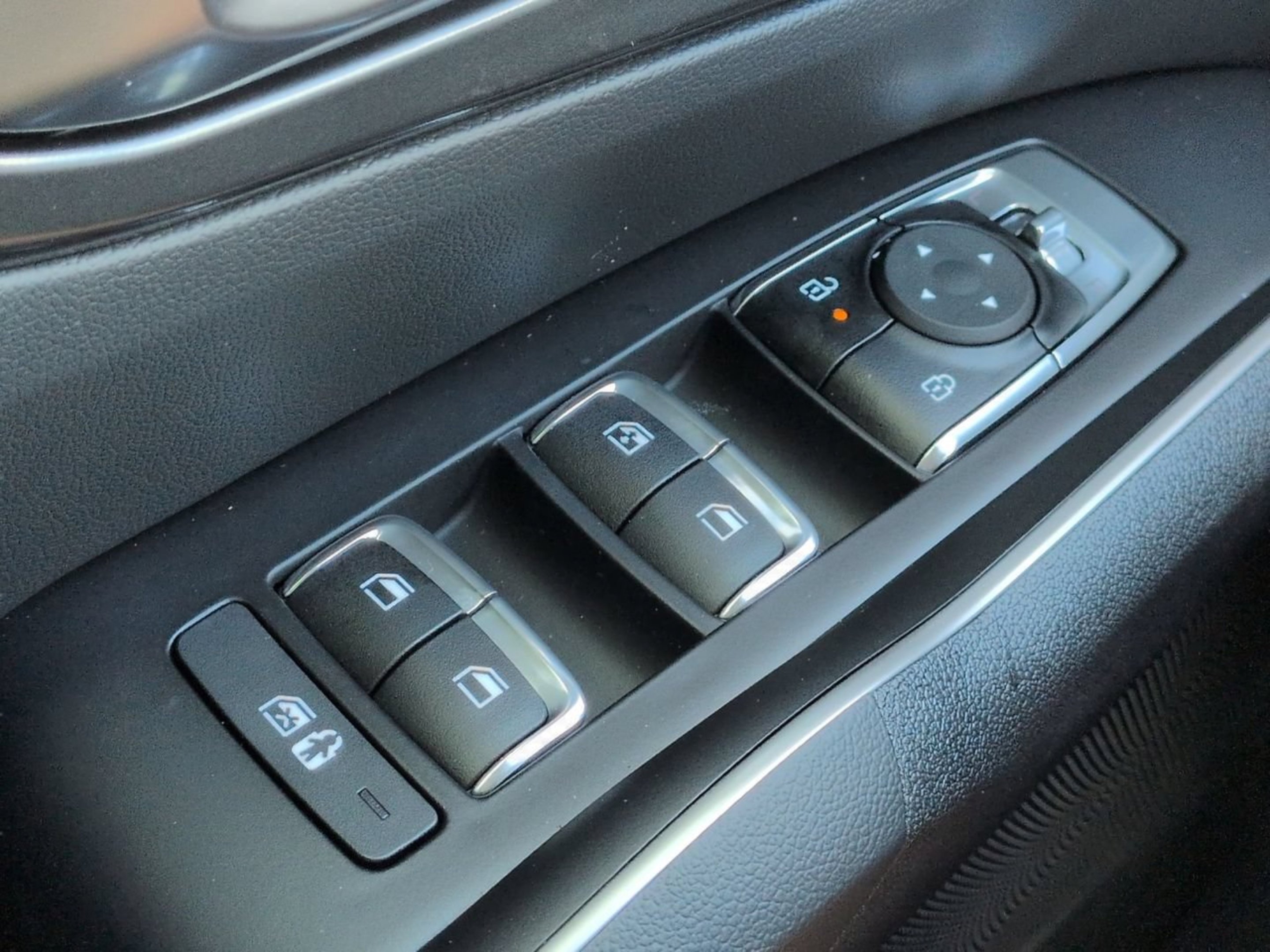 New 2026 Ivory Silver Kia LX image 21