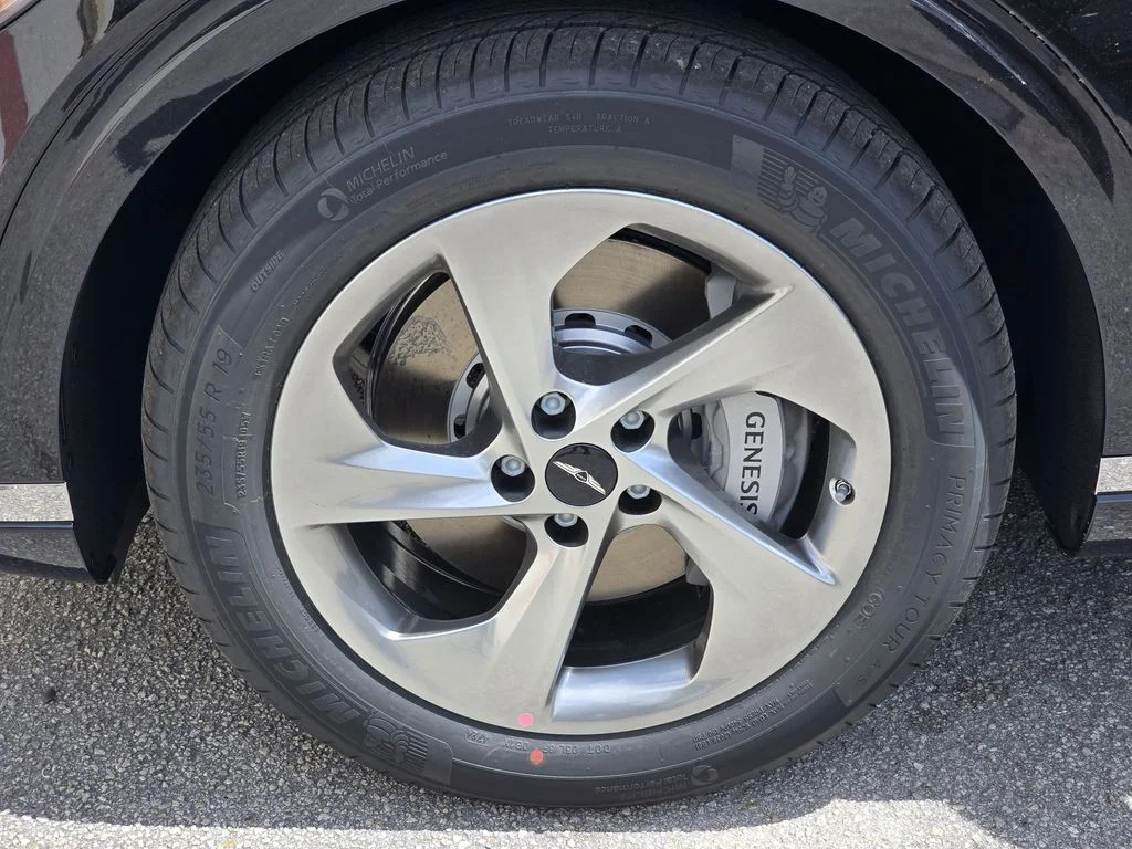 New 2026 Black Genesis 2.5T Select image 5