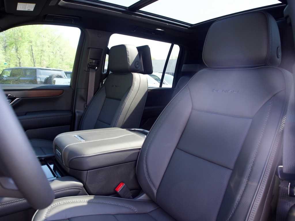 2026 GMC Yukon XL Denali - Photo 11