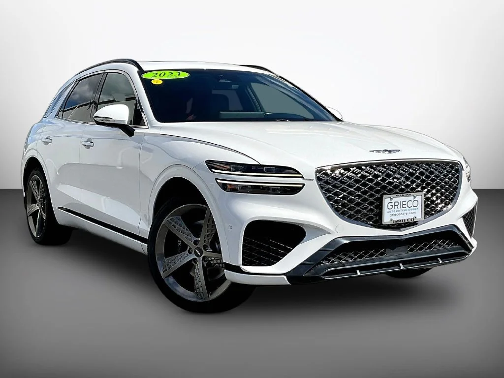 Used 2023 White Genesis 2.5T image 1