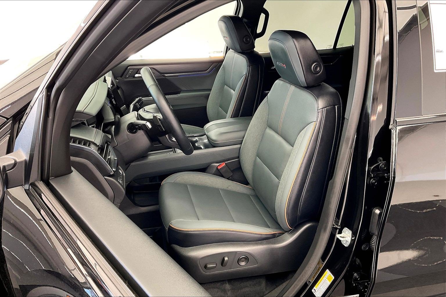 2026 GMC Acadia AT4 - Photo 17