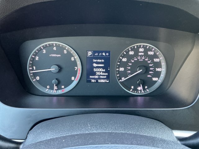 Used 2016 White Hyundai SE image 13