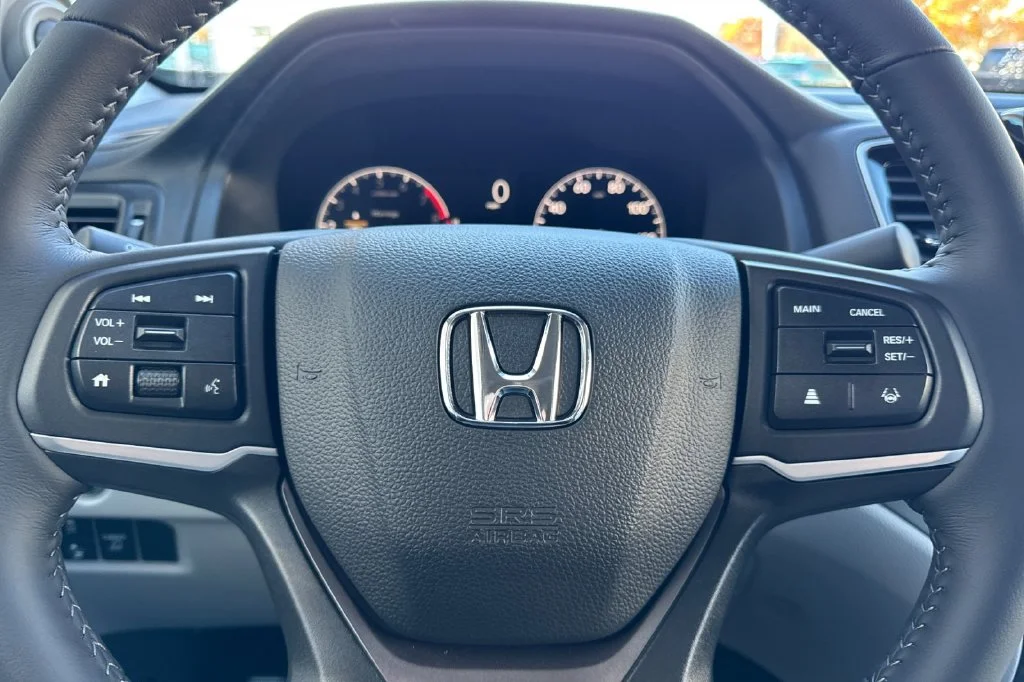 New 2026 Platinum White Pearl Honda RTL image 25