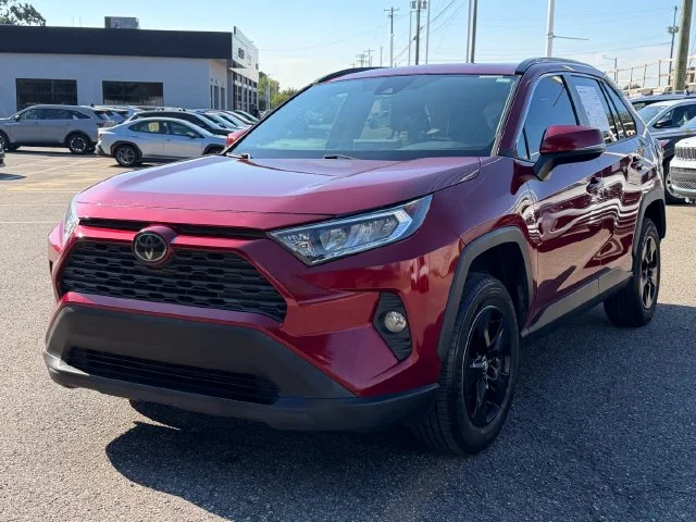 Used 2019 Pearl Toyota XLE image 9