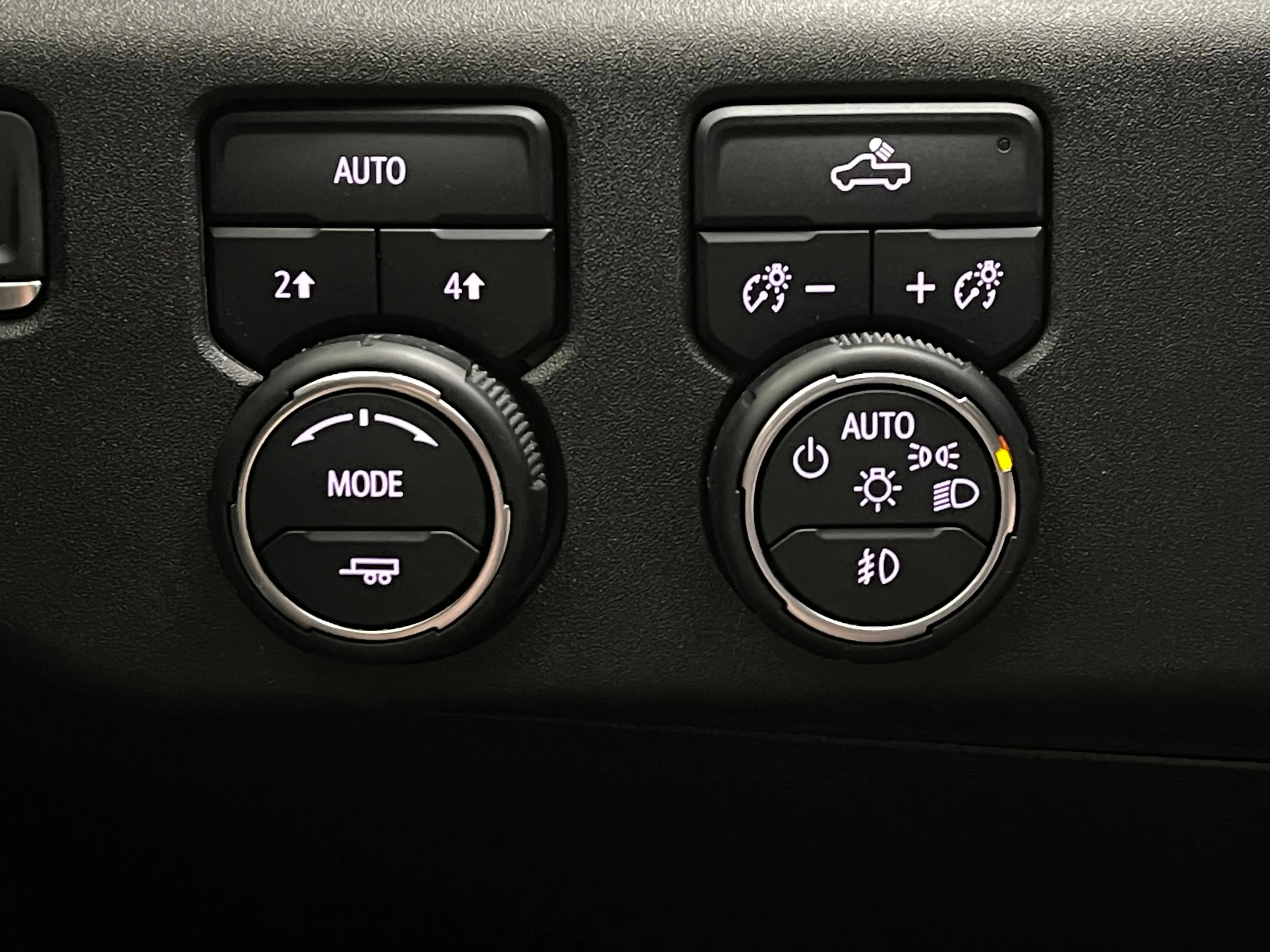 Used 2024 Summit White Chevrolet RST image 22