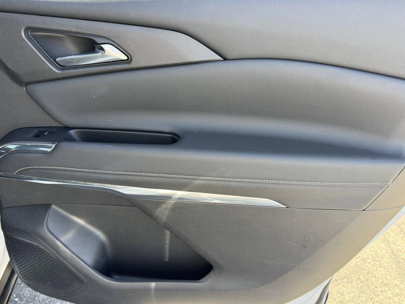 Used 2025 Summit White Chevrolet LT image 12