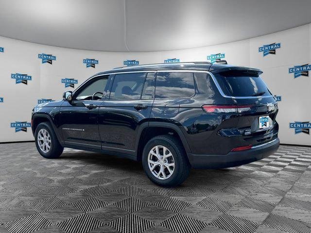 Used 2022 Diamond Black Crystal Pearlcoat Jeep Limited image 4