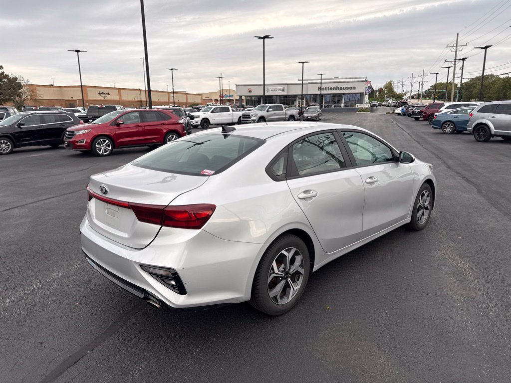 Used 2021 Silver Kia LXS image 4
