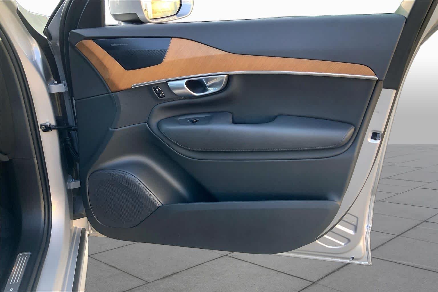 Used 2023 Silver Dawn Metallic Volvo Plus image 22