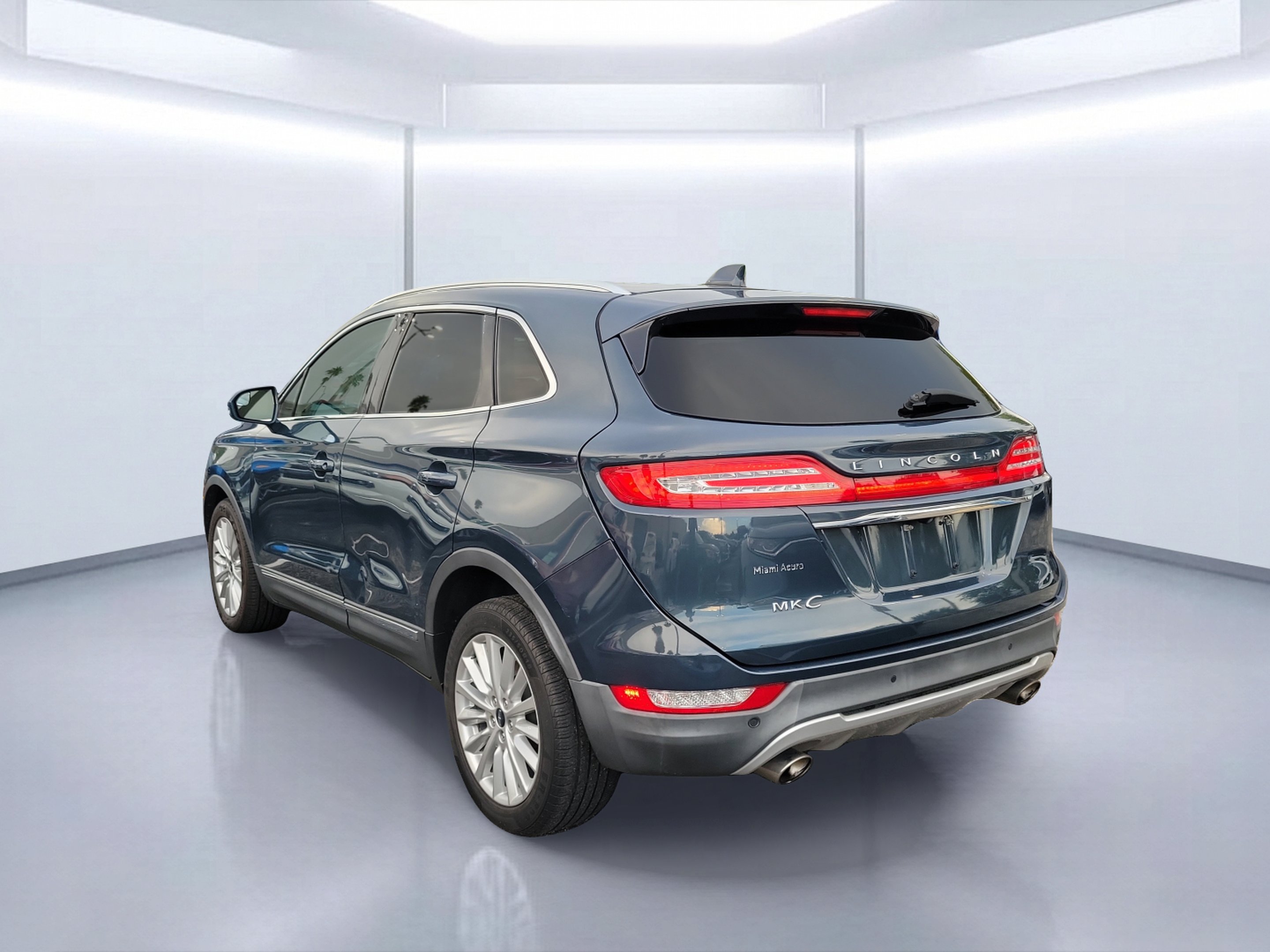 Used 2019 Sea Green Lincoln Standard image 3