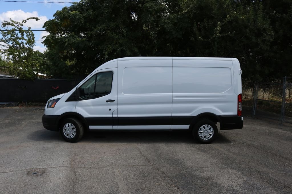 Used 2023 White Ford Base image 2