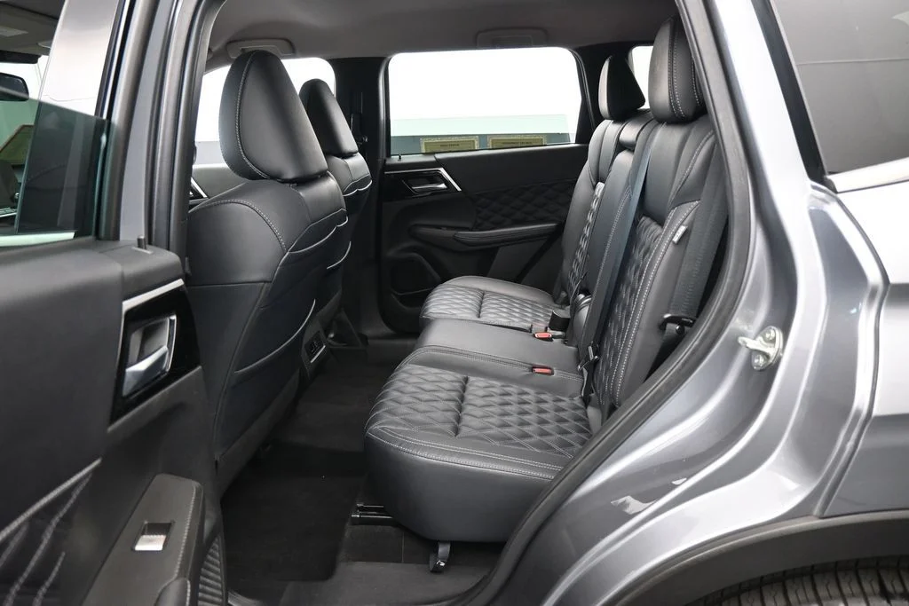 Used 2022 Silver Mitsubishi SEL image 29