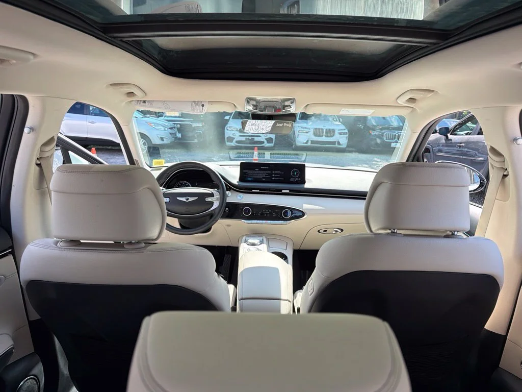 Used 2024 White Genesis 2.5T image 10