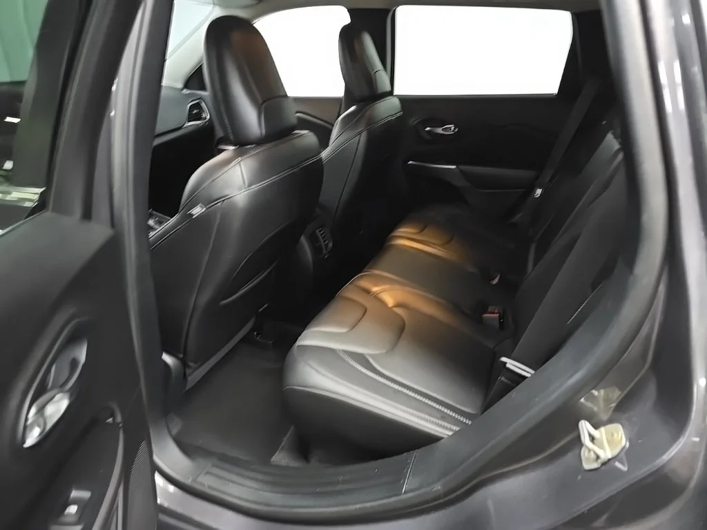 Used 2020 Gray Jeep Limited image 30