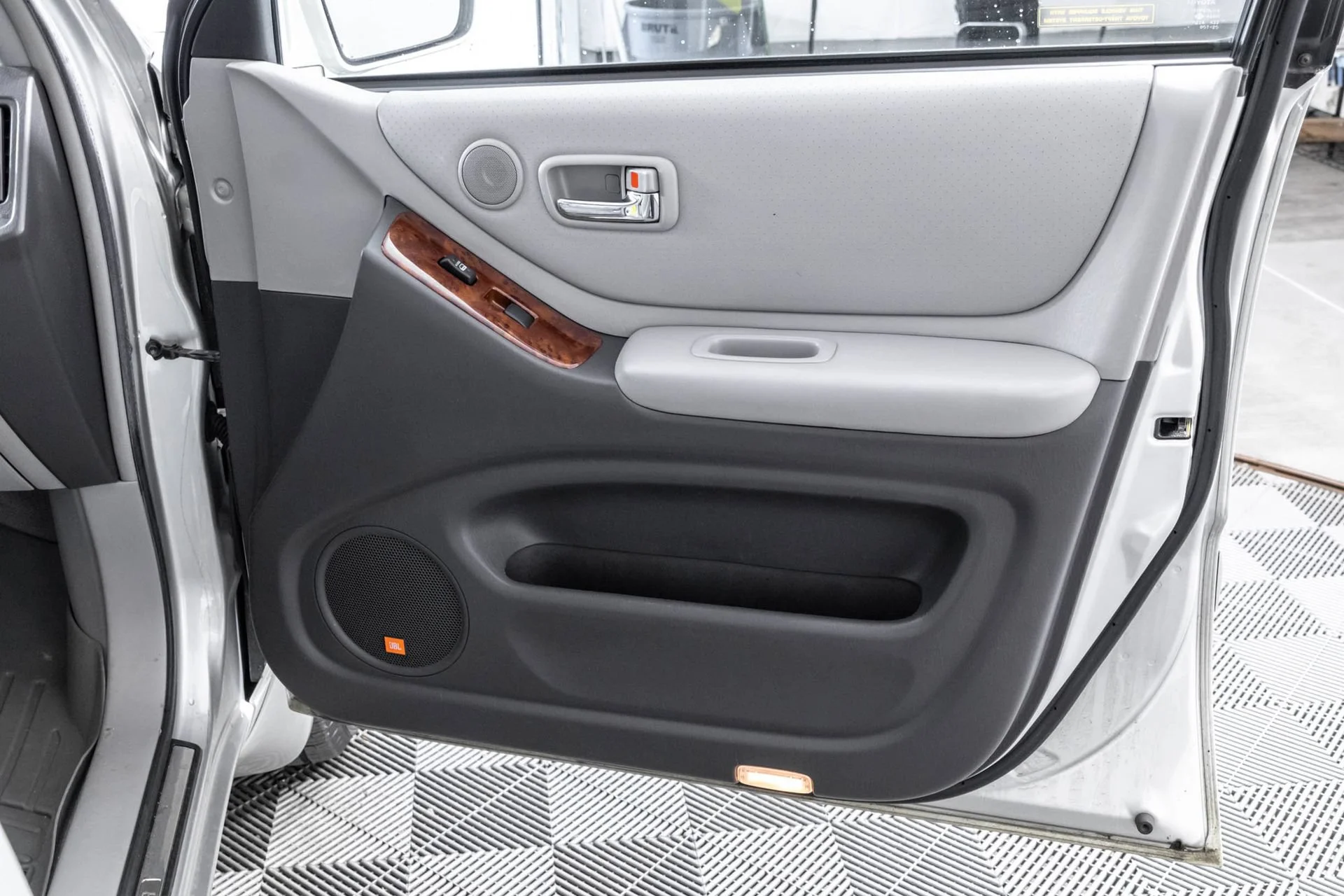 Used 2006  Toyota NA image 38