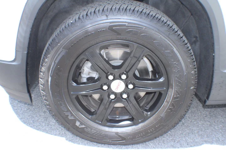 Used 2022 Summit White GMC AT4 image 5