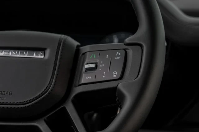 2025 Land Rover Defender V8 - Photo 22