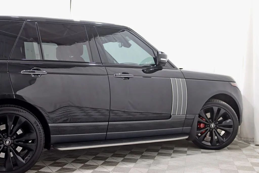 Used 2021  Land Rover SVAutobiography image 11