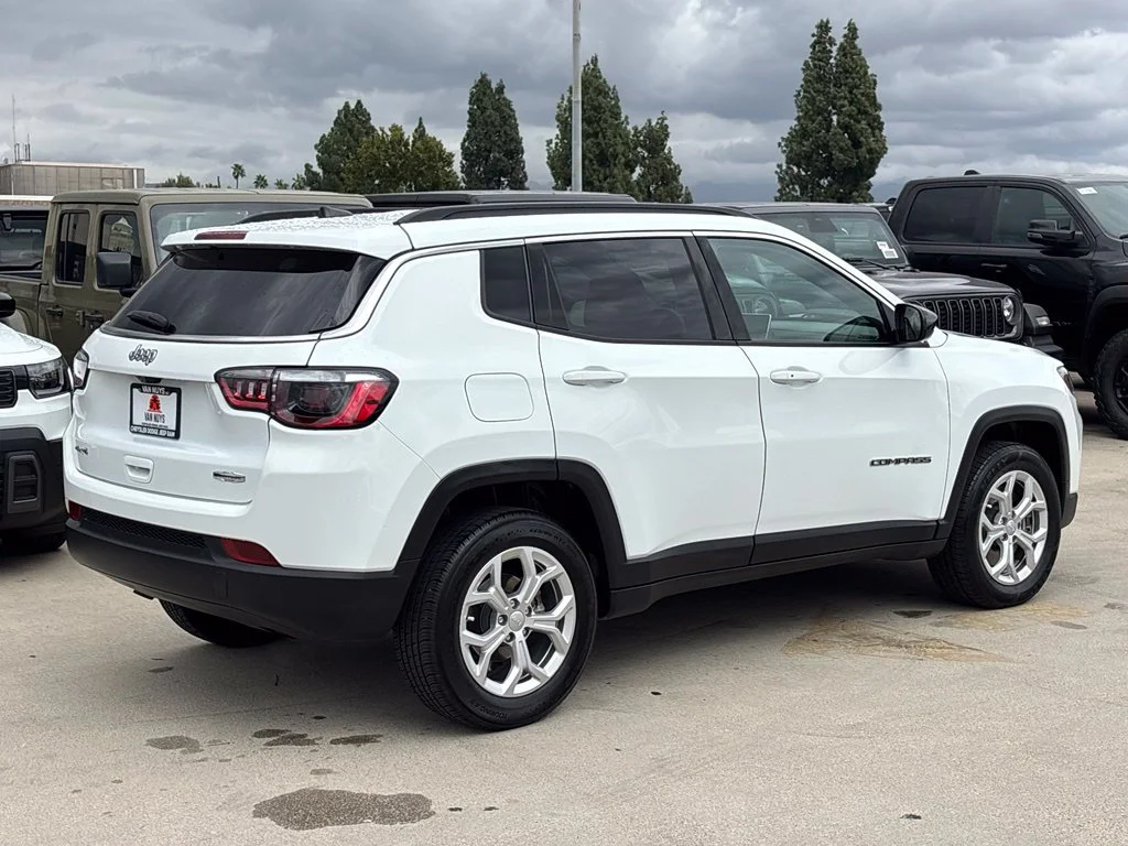 Used 2024 Bright White Clearcoat Jeep Latitude image 3