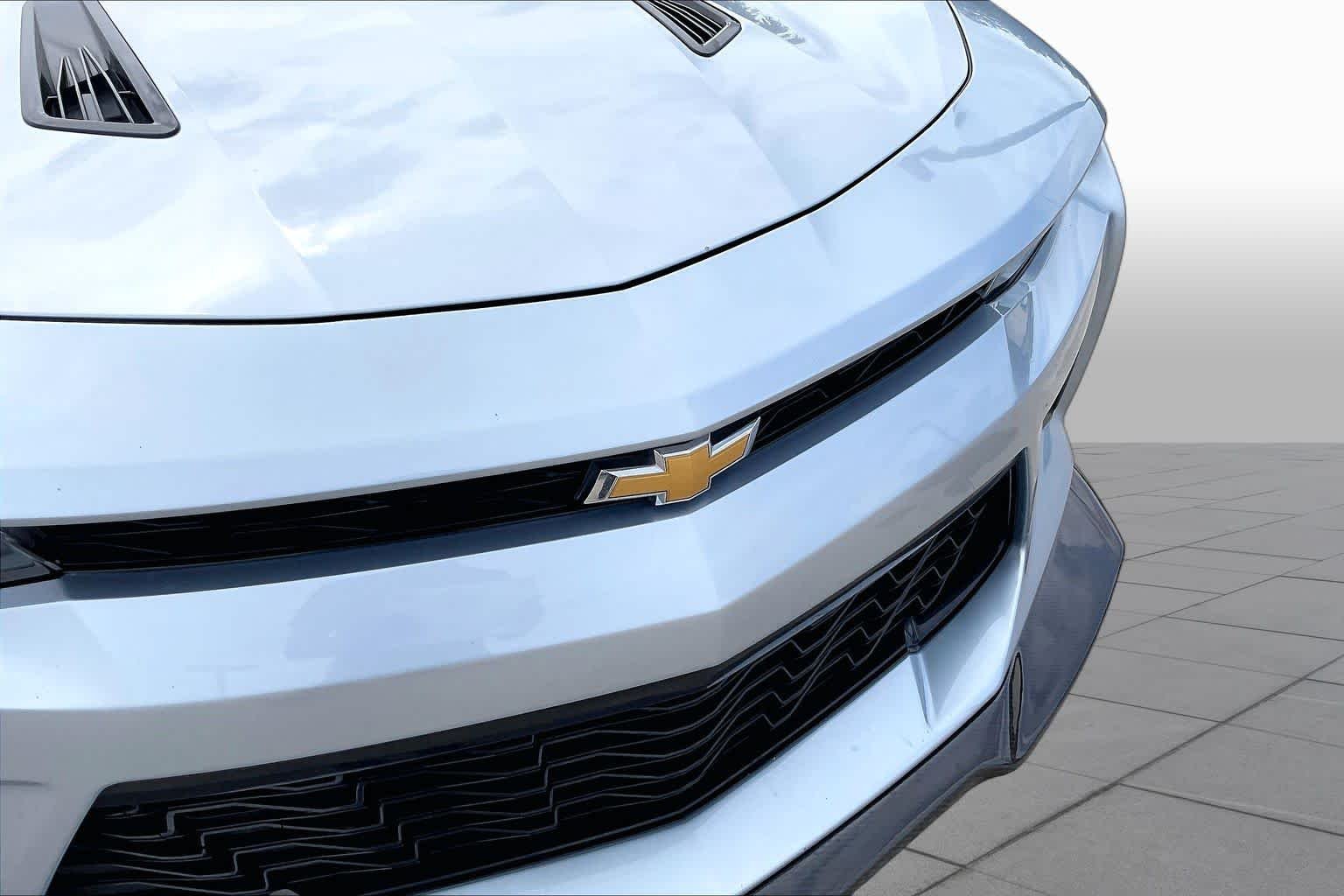 Used 2018 Arctic Blue Metallic Chevrolet 2SS image 26