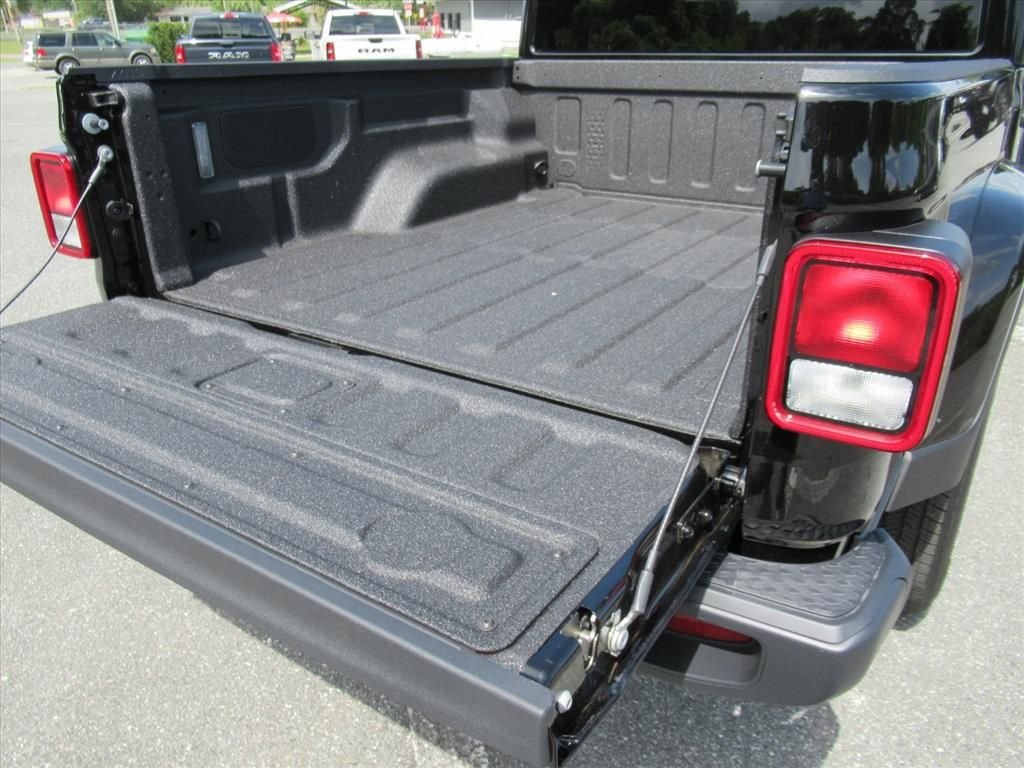 New 2026 Black Clearcoat Jeep Sport S image 28