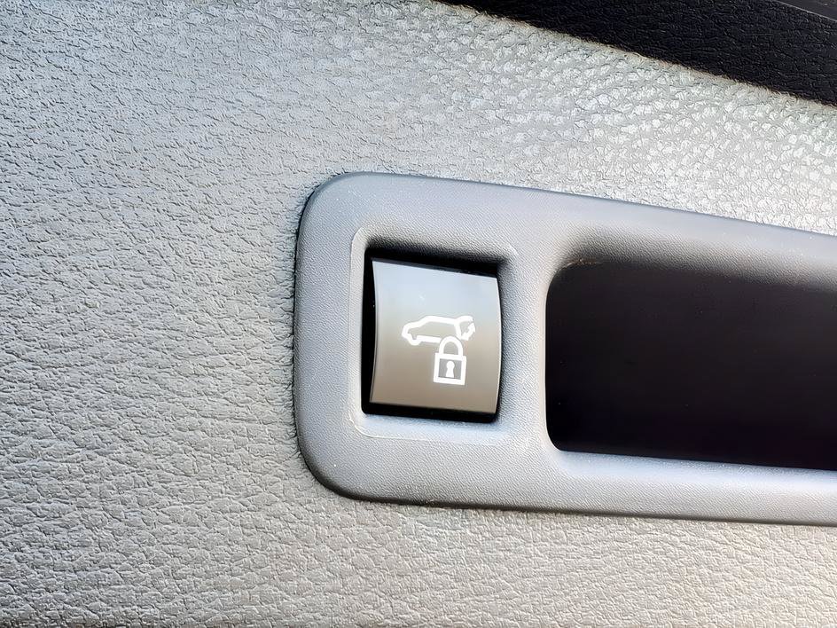 Used 2025 Celestial Silver Metallic Toyota XLE image 5