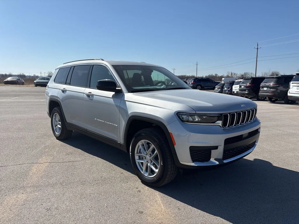 New 2026 Silver Zynith Exterior Paint Jeep Laredo image 1