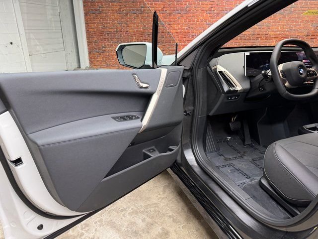2026 BMW iX 60 - Photo 9