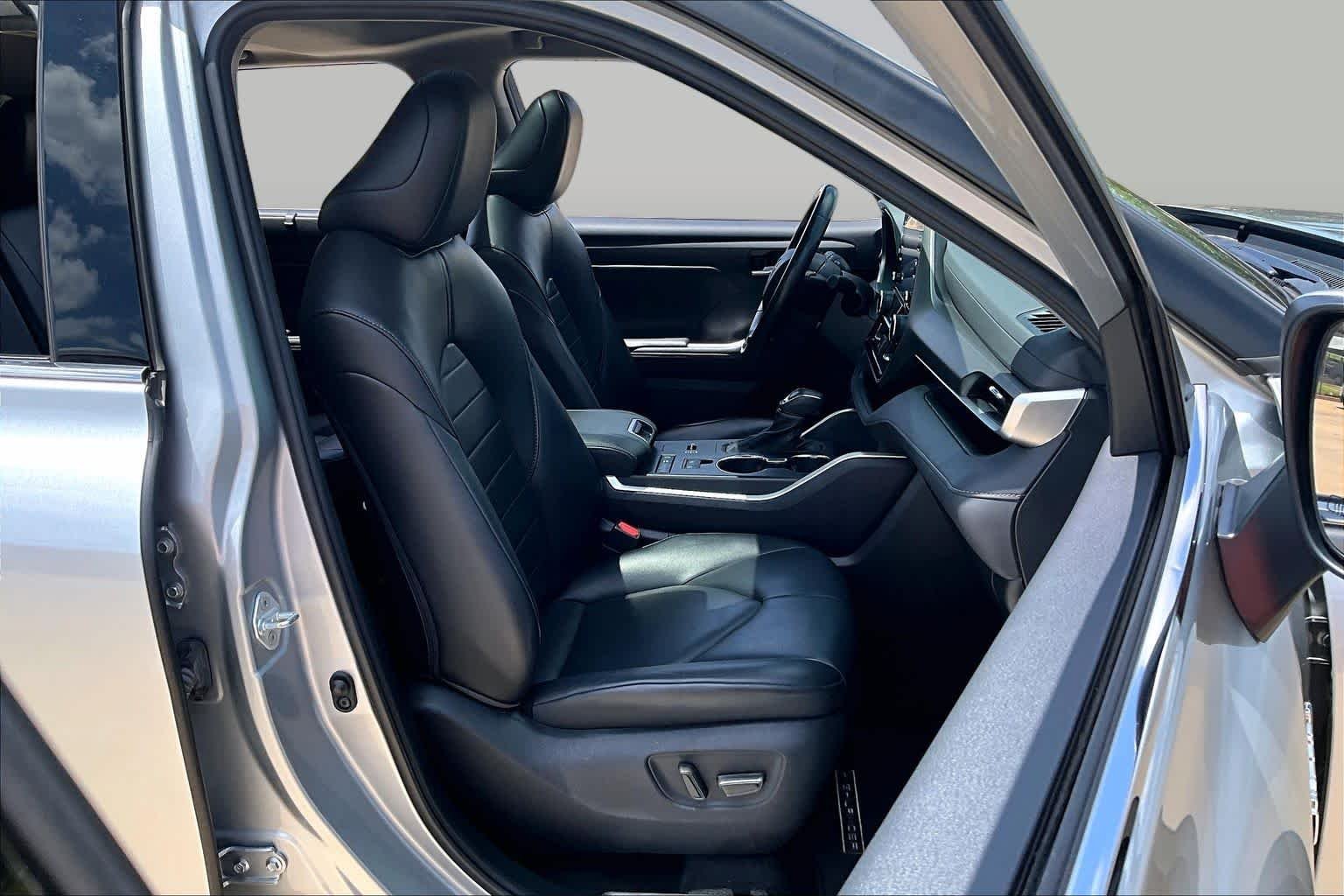 Used 2021 Celestial Silver Metallic Toyota Hybrid XLE image 9