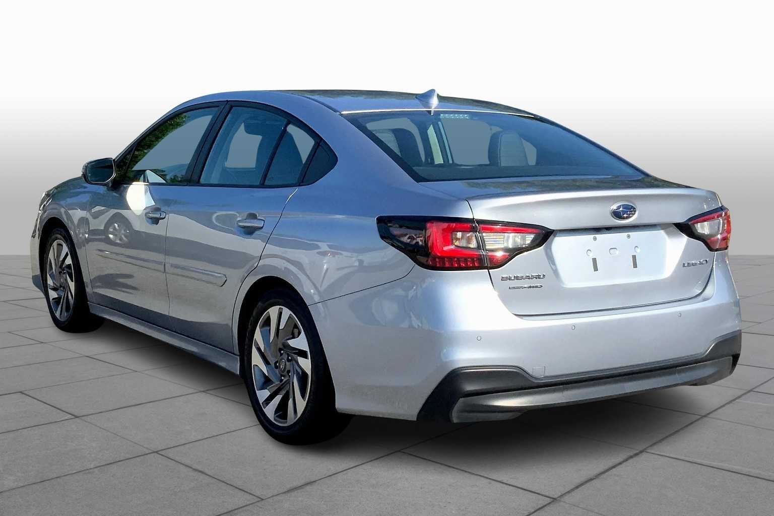Used 2023 Ice Silver Metallic Subaru Limited image 12