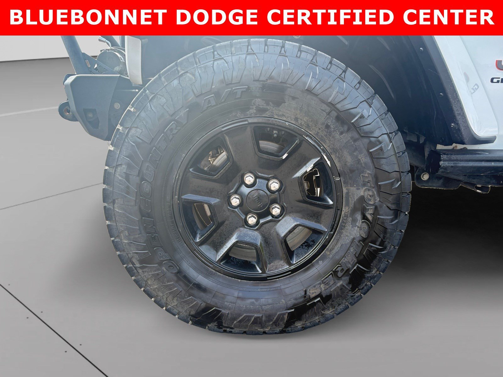 Used 2020 Bright White Clearcoat Jeep Mojave image 9