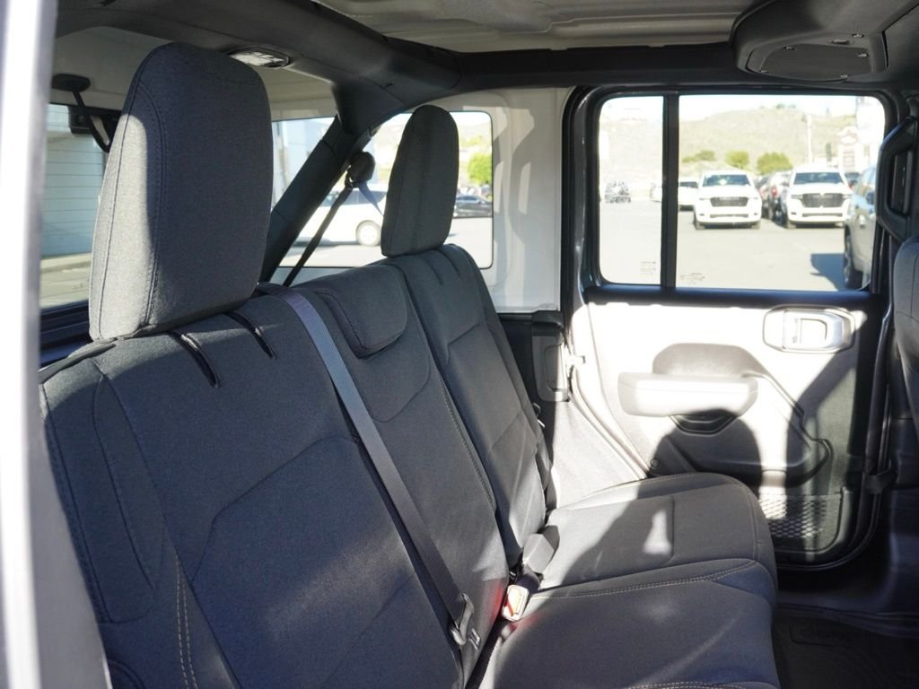 New 2026 Granite Crystal Metallic Clear-Coat Exterior Paint Jeep Sport S image 24