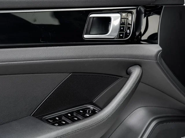 Used 2019  Porsche 4 image 8
