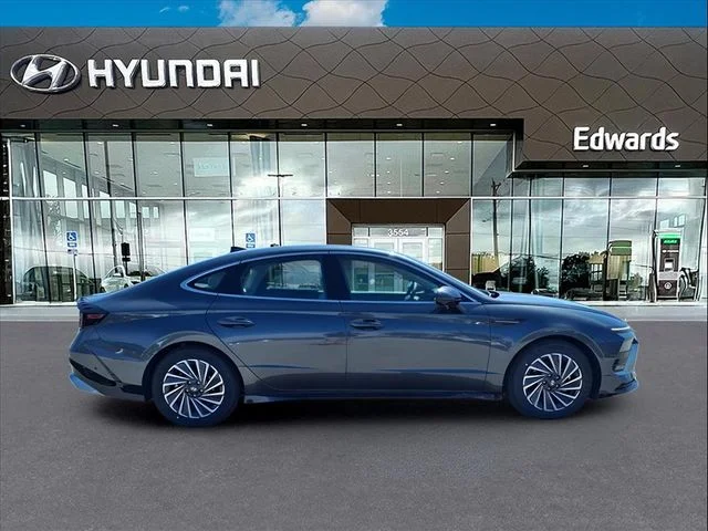 Used 2025 Gray Hyundai Limited image 8