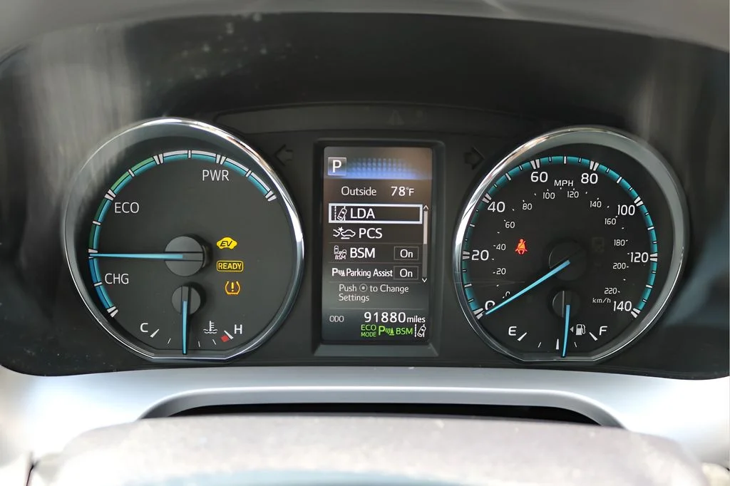 Used 2017 Silver Toyota XLE image 26