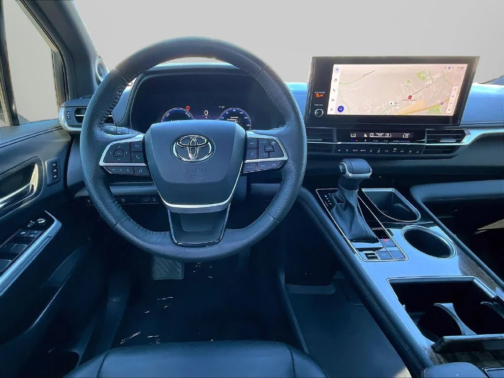 Used 2025 Wind Chill Pearl Toyota Platinum image 8