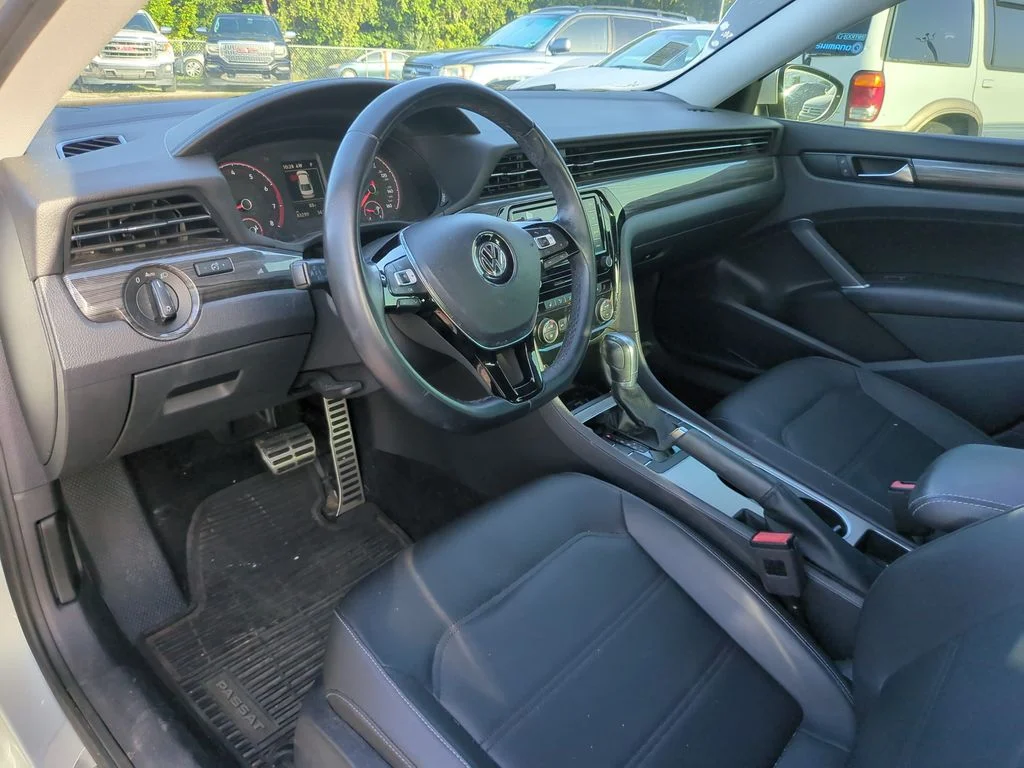 Used 2020 Silver Volkswagen 2.0T R-Line image 8