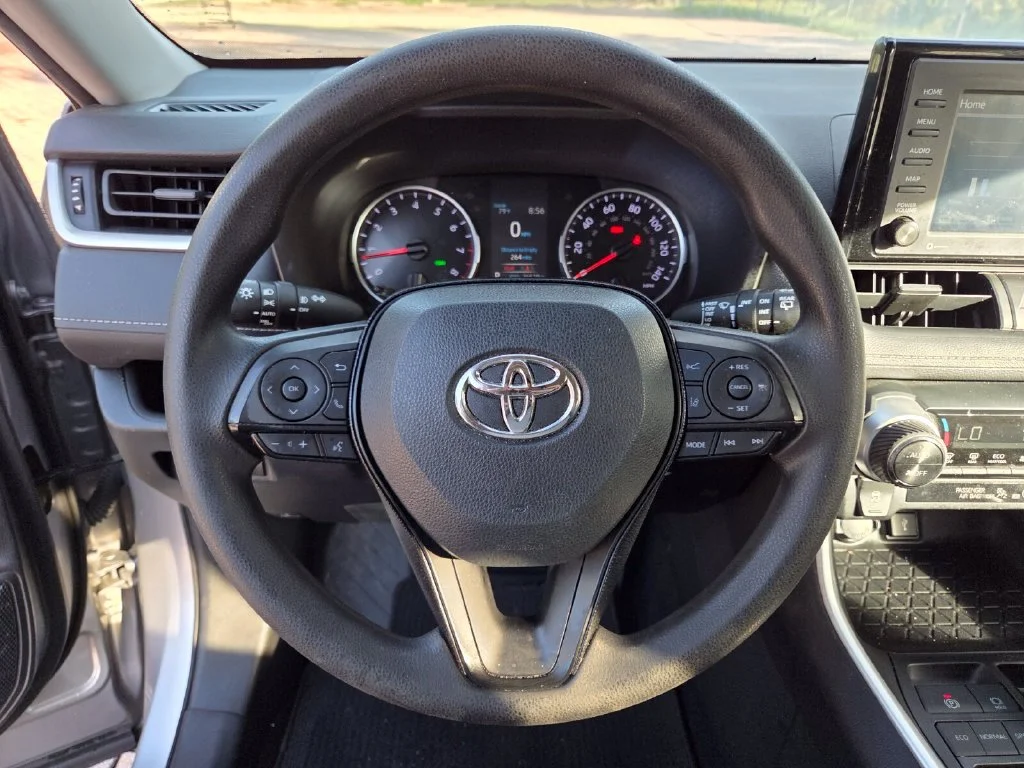 Certified Used 2021 Silver Toyota XLE image 29