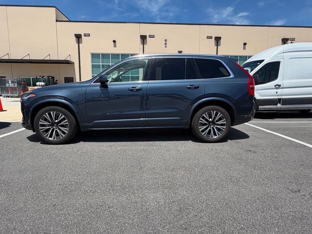Used 2022 Blue Volvo T5 Momentum image 4
