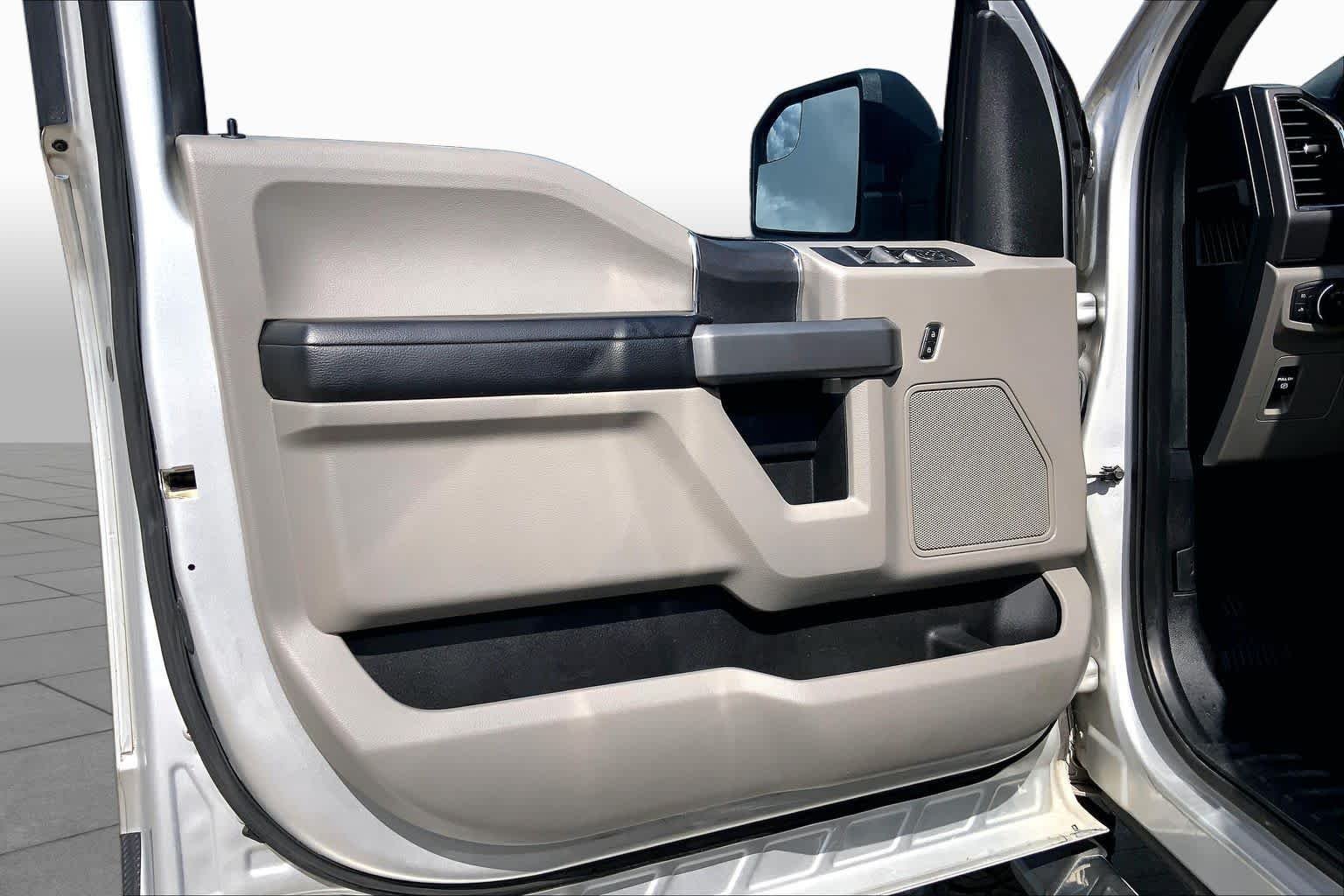 Used 2016 Ingot Silver Metallic Ford XLT image 21