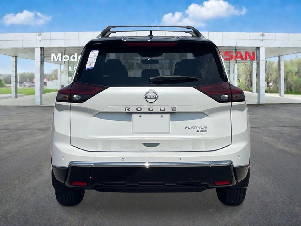 New 2026 Everest White Pearl TriCoat / Super Black Two-tone Nissan Platinum image 4