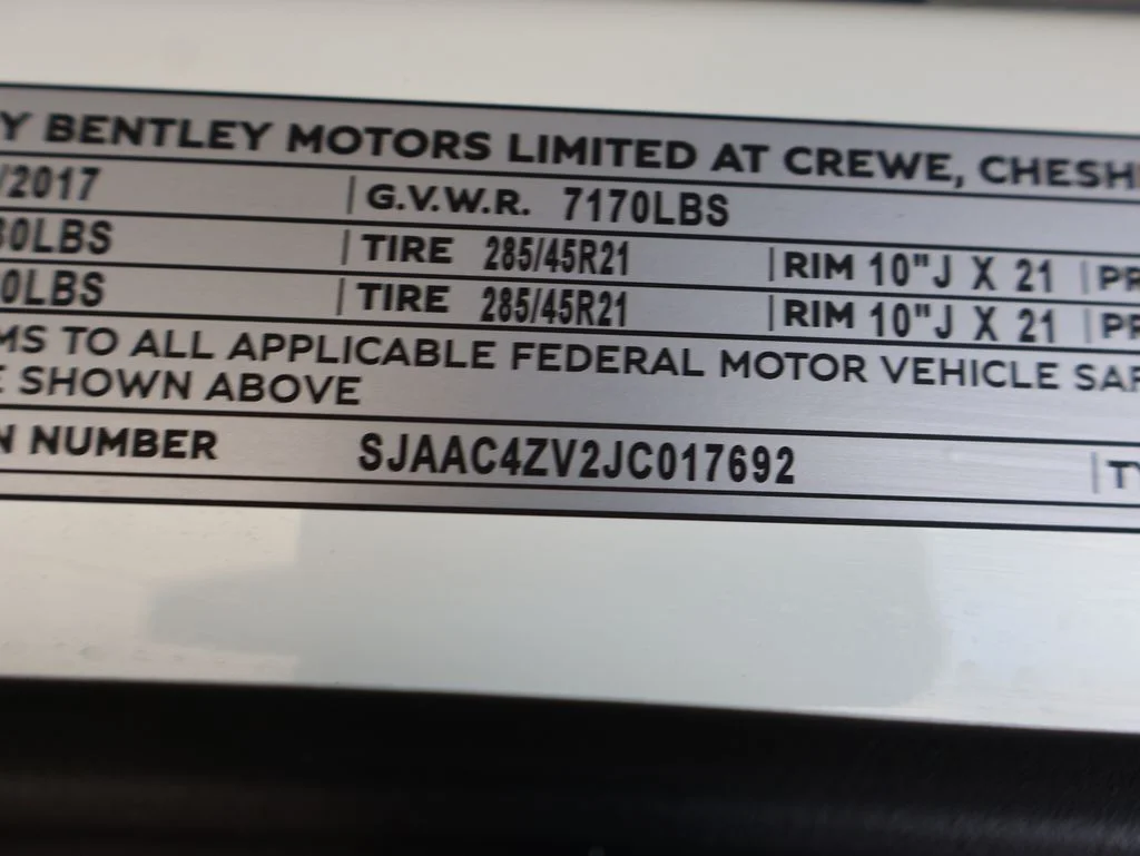 Used 2018 Glacier White Bentley W12 image 40